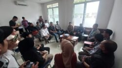 WARGA MASYARAKAT DESA GASOL LAKUKAN KEGIATAN AUDIENSI TERHADAP KEPALA DESA