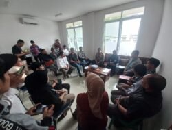 WARGA MASYARAKAT DESA GASOL LAKUKAN KEGIATAN AUDIENSI TERHADAP KEPALA DESA